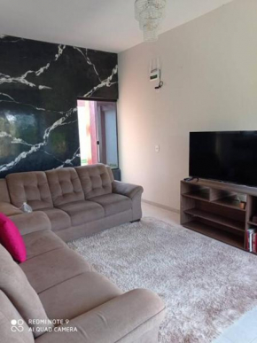 casa com piscina, 03 quartos, ótima localização!